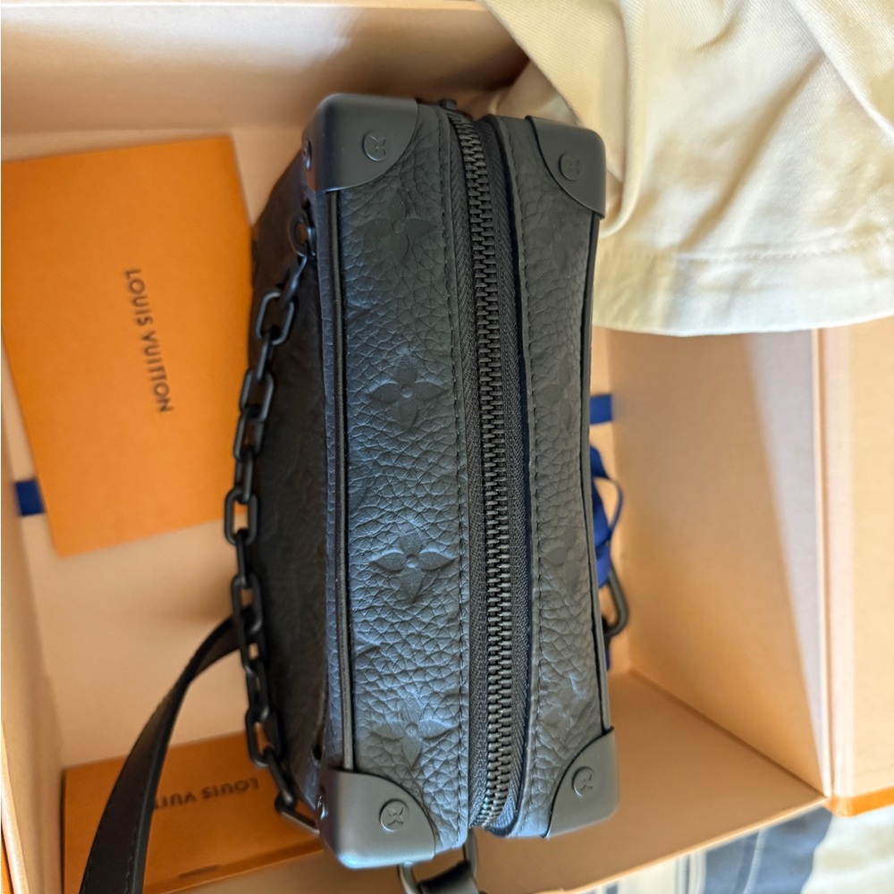 Louis Vuitton Black Monogram Men's Bag - Picture 2 of 4
